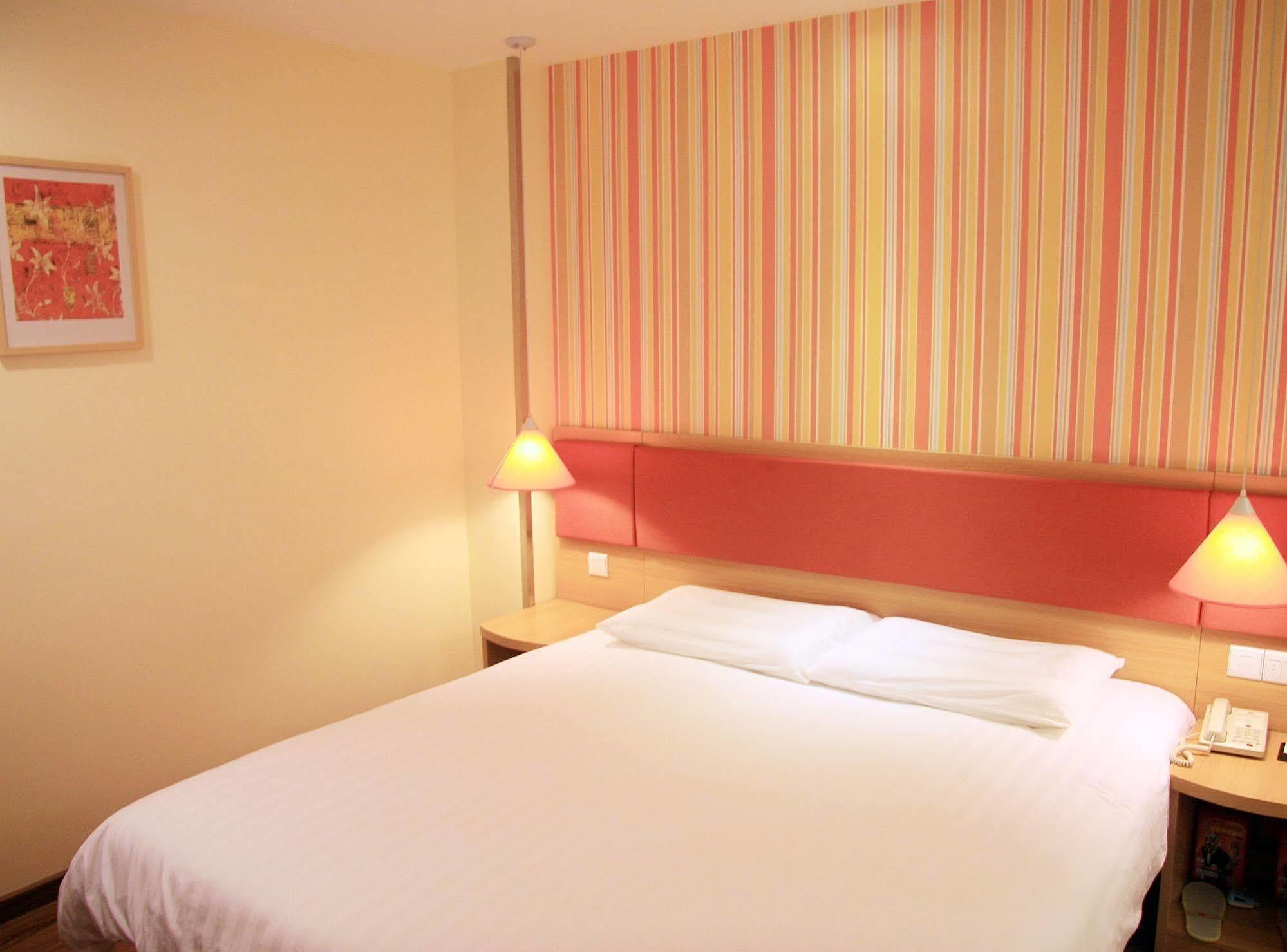 Home Inn Guangzhou Middle Jiefang Road Gongyuanqian Metro Station Exterior photo